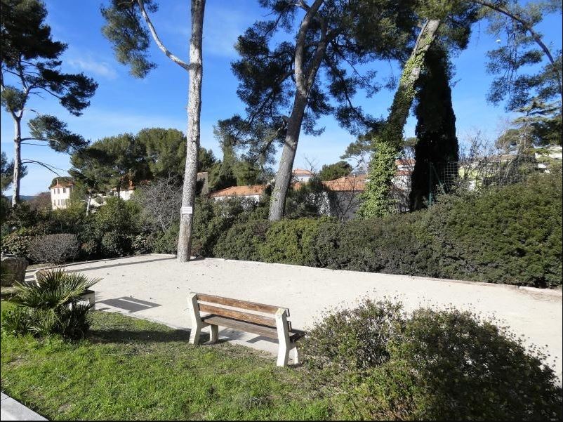 Le terrain de boules
